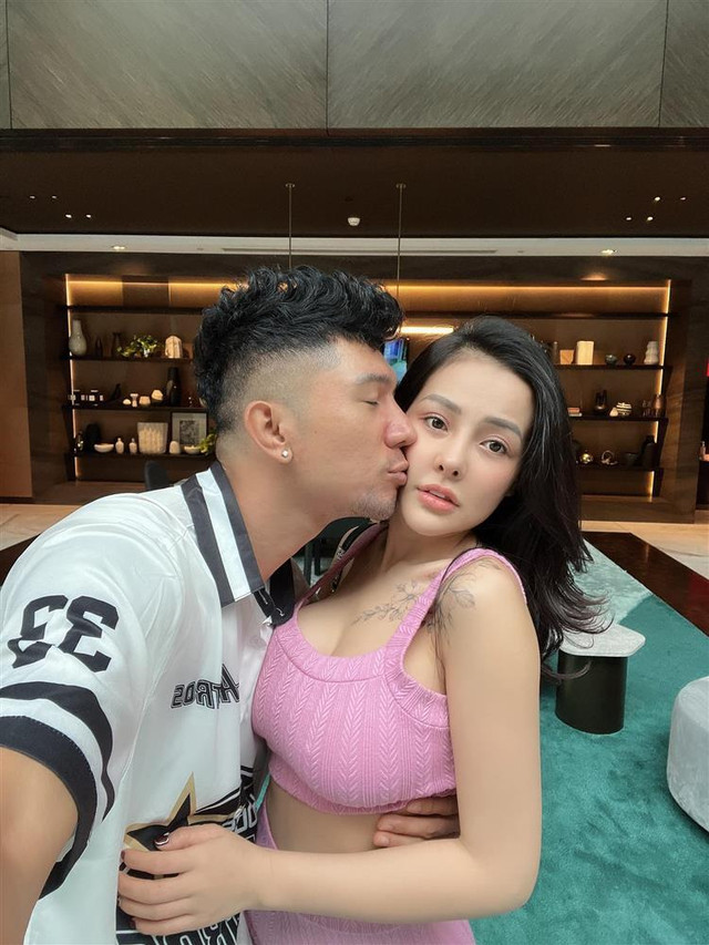Lương Bằng Quang xưng 'chị' với Ngân 98, tuyên bố giật váy? Luong Bang Quang xung 'chi' voi Ngan 98, tuyen bo giat vay?
