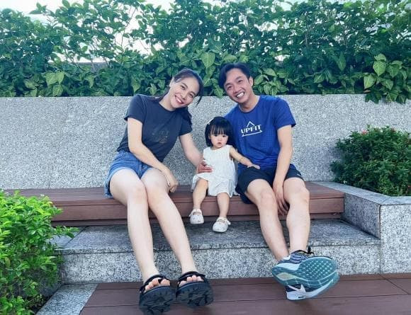 Con gái Cường Đô La được ba mẹ đưa đi thăm thú - Hình 7 Con gai Cuong Do La duoc ba me dua di tham thu-Hinh-7
