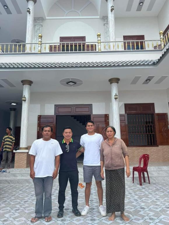 Biệt phủ lớn nhất huyện Bắc Bình của cầu thủ U23 Việt Nam - Hình 6 Biet phu lon nhat huyen Bac Binh cua cau thu U23 Viet Nam-Hinh-6