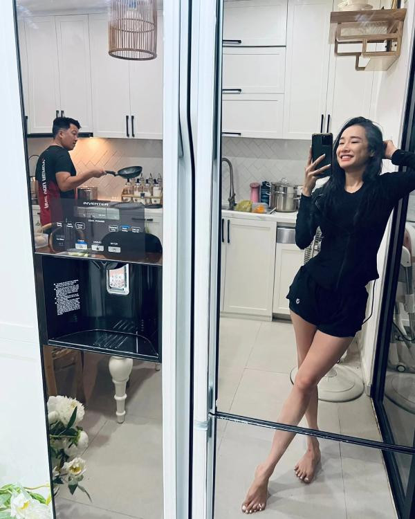 Nhã Phương toàn hàng hiệu, mua đồ cho Trường Giang siêu rẻ - Hình 4 Nha Phuong toan hang hieu, mua do cho Truong Giang sieu re-Hinh-4