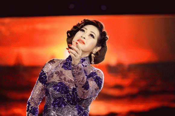 Nhan sắc của 'Diva hải ngoại' Ý Lan ở tuổi ngoài 60 - Hình 5 Nhan sac cua 'Diva hai ngoai' Y Lan o tuoi ngoai 60-Hinh-5