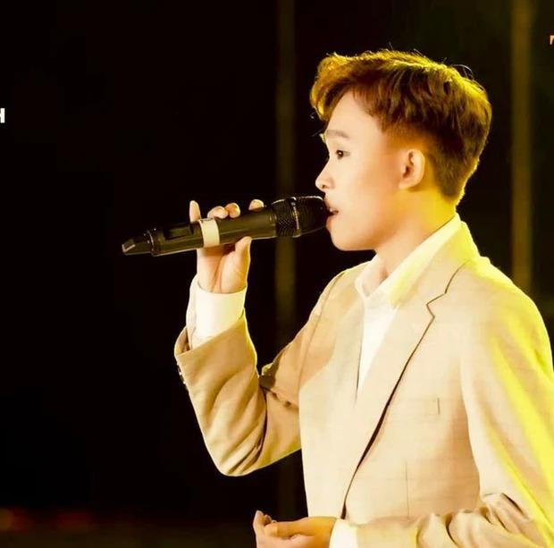 Hồ Văn Cường tiết kiệm nhất showbiz dù cát-xê 200 triệu/show? - Hình 5 Ho Van Cuong tiet kiem nhat showbiz du cat-xe 200 trieu/show?-Hinh-5