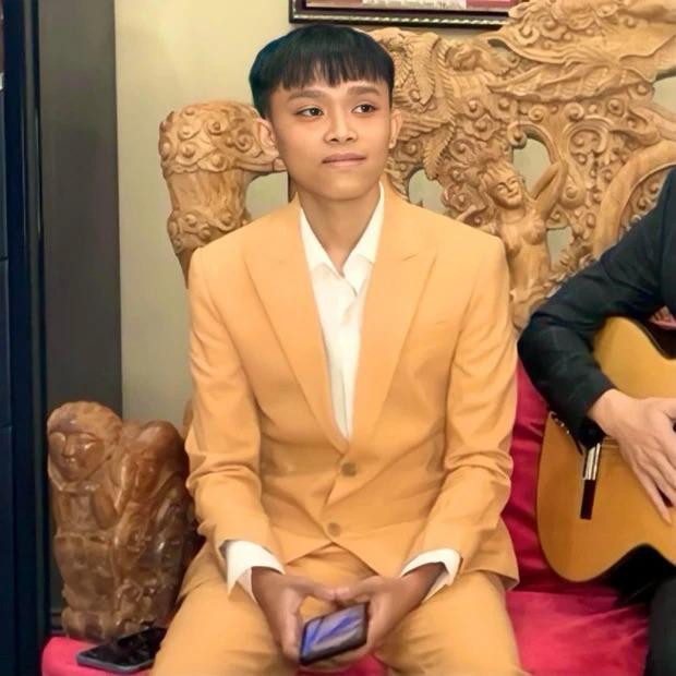 Hồ Văn Cường tiết kiệm nhất showbiz dù cát-xê 200 triệu/show? - Hình 3 Ho Van Cuong tiet kiem nhat showbiz du cat-xe 200 trieu/show?-Hinh-3