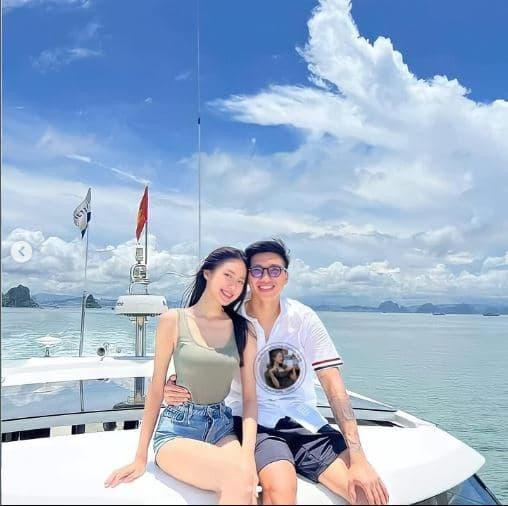 Lộ ảnh Đoàn Văn Hậu - Doãn Hải My đi du lịch cùng gia đình Lo anh Doan Van Hau - Doan Hai My di du lich cung gia dinh