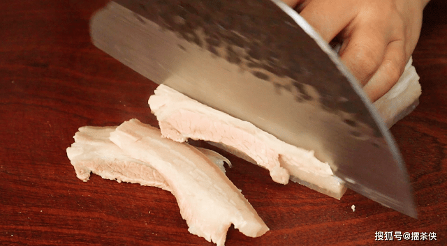 Biến tấu thịt luộc nhàm chán bằng vài bước đơn giản, có ngay món ngon - Hình 4 Bien tau thit luoc nham chan bang vai buoc don gian, co ngay mon ngon-Hinh-4
