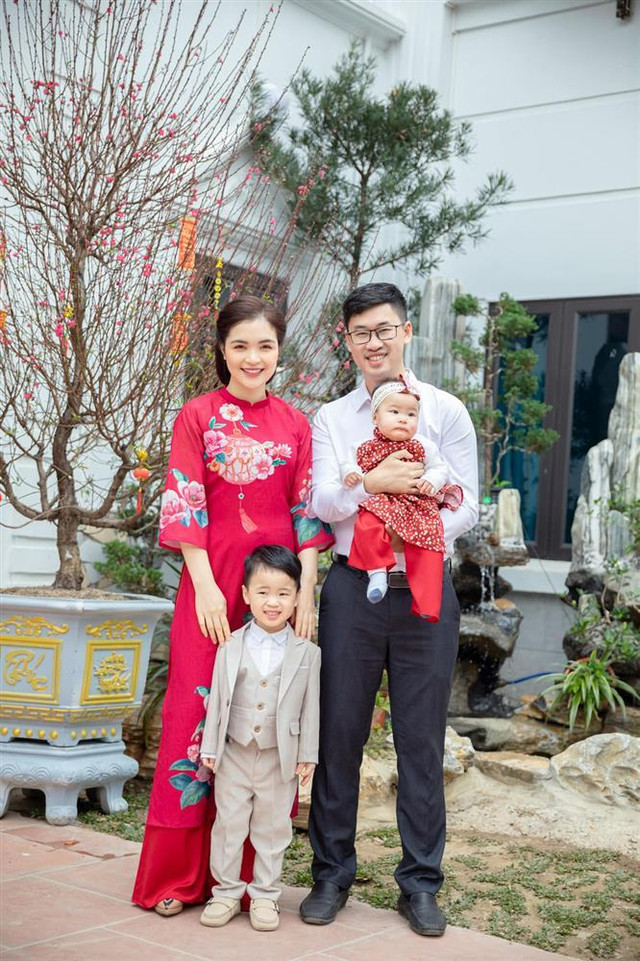 MC Kính Hồng - chị gái Hòa Minzy từng nổi đình đám giờ ra sao? - Hình 5 MC Kinh Hong - chi gai Hoa Minzy tung noi dinh dam gio ra sao?-Hinh-5