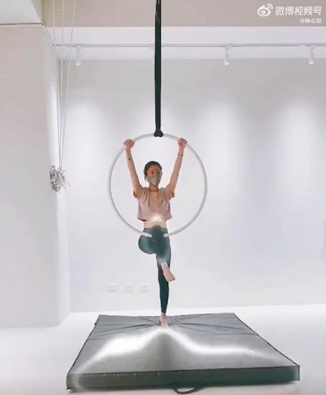 Body Lâm Tâm Như mảnh mai dù U50, hội chị em nên học hỏi Body Lam Tam Nhu manh mai du U50, hoi chi em nen hoc hoi
