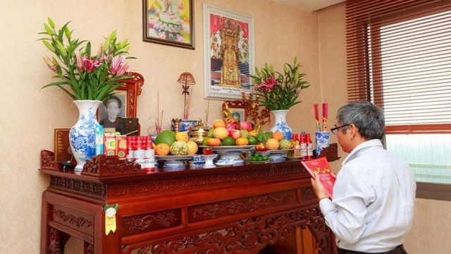 6 điềm báo bàn thờ hung hạn, cuối năm gia chủ phải cẩn thận - Hình 2 6 diem bao ban tho hung han, cuoi nam gia chu phai can than-Hinh-2