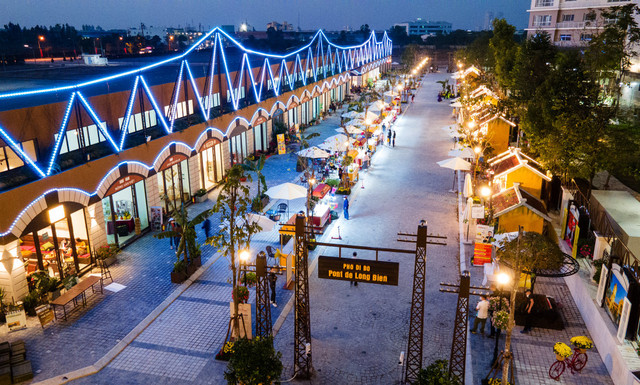 Không khí chợ Tết xưa - nay tại phố đi bộ Hà Nội - Hình 2 Khong khi cho Tet xua - nay tai pho di bo Ha Noi-Hinh-2