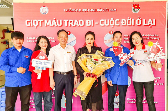 Nữ sinh viên tiêu biểu trường Hàng hải: Xinh đẹp, tài năng - Hình 11 Nu sinh vien tieu bieu truong Hang hai: Xinh dep, tai nang-Hinh-11