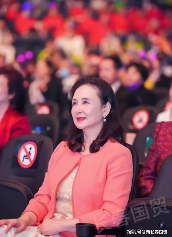 Cuộc sống của Hằng Nga đẹp nhất màn ảnh ở tuổi 64 - Hình 2 Cuoc song cua Hang Nga dep nhat man anh o tuoi 64-Hinh-2
