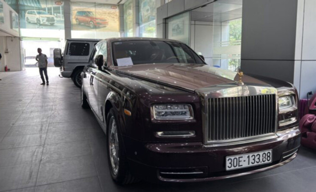 Rolls-Royce mạ vàng, du thuyền đại gia ế khách - Hình 2 Rolls-Royce ma vang, du thuyen dai gia e khach-Hinh-2