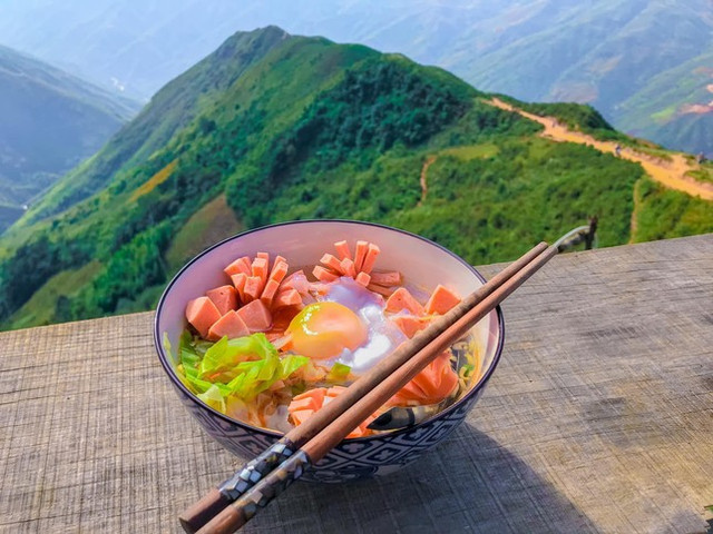 Về Hà Giang mùa săn mây, hòa mình trong bình yên núi đồi - Hình 2 Ve Ha Giang mua san may, hoa minh trong binh yen nui doi-Hinh-2