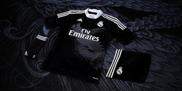 AC Milan x Off-White và 4 màn collab ấn tượng nhất lịch sử bóng đá - Hình 4 AC Milan x Off-White va 4 man collab an tuong nhat lich su bong da-Hinh-4
