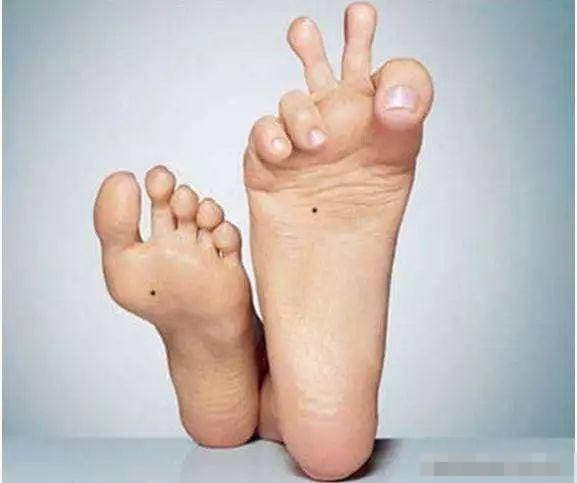Người có ngón chân dài thì số mệnh như thế nào? Nguoi co ngon chan dai thi so menh nhu the nao?