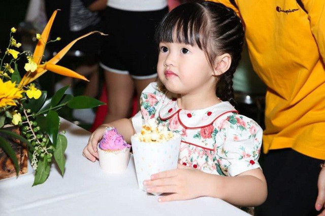 'Tiểu mỹ nhân' nhà hoa hậu Đặng Thu Thảo khiến cả dàn Hậu xuýt xoa - Hình 2 'Tieu my nhan' nha hoa hau Dang Thu Thao khien ca dan Hau xuyt xoa-Hinh-2