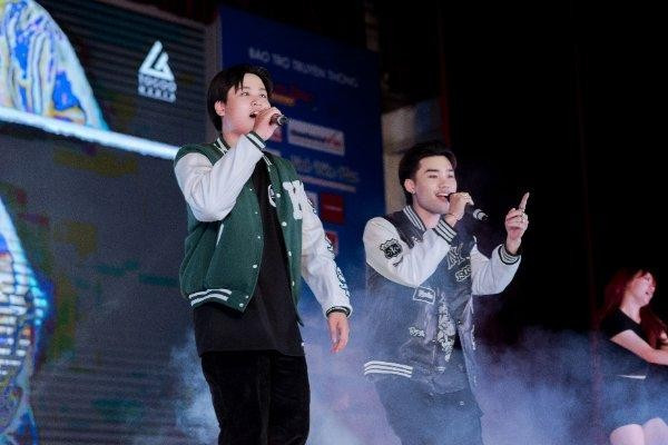 "Lên trăng" cùng sự kiện chào tân sinh viên trường Báo - Hình 3 "Lên trăng" cùng sự kiện chào tân sinh viên trường Báo ảnh 3