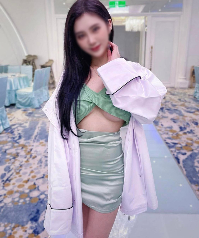 Người đẹp MXH gây tranh cãi vì trang phục khi đi từ thiện - Hình 4 Nguoi dep MXH gay tranh cai vi trang phuc khi di tu thien-Hinh-4
