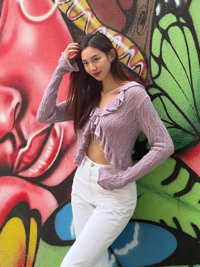 Đào Bá Lộc nữ tính hơn cả Thùy Tiên khi đụng hàng - Hình 5 Dao Ba Loc nu tinh hon ca Thuy Tien khi dung hang-Hinh-5