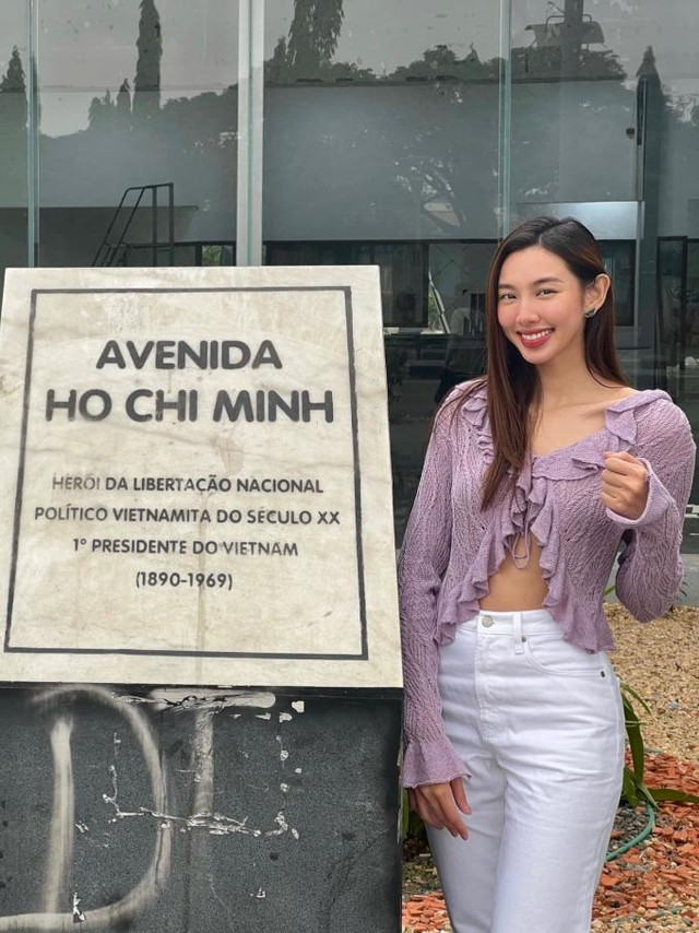 Đào Bá Lộc nữ tính hơn cả Thùy Tiên khi đụng hàng - Hình 4 Dao Ba Loc nu tinh hon ca Thuy Tien khi dung hang-Hinh-4