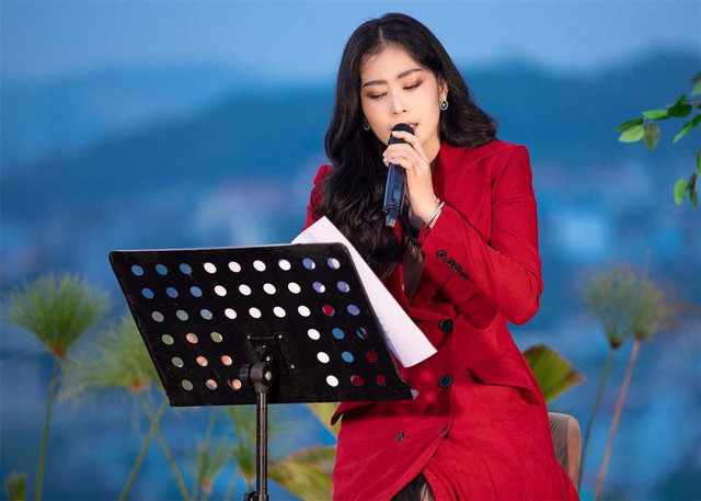 Dân mạng 'bóc mẽ' Nam Em hát sai âm ngữ be bét - Hình 2 Dan mang 'boc me' Nam Em hat sai am ngu be bet-Hinh-2