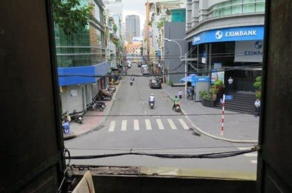 Những đại kỵ ngoài cửa sổ ảnh hưởng vận trạch, Thần Tài chán ghét - Hình 2 Nhung dai ky ngoai cua so anh huong van trach, Than Tai chan ghet-Hinh-2