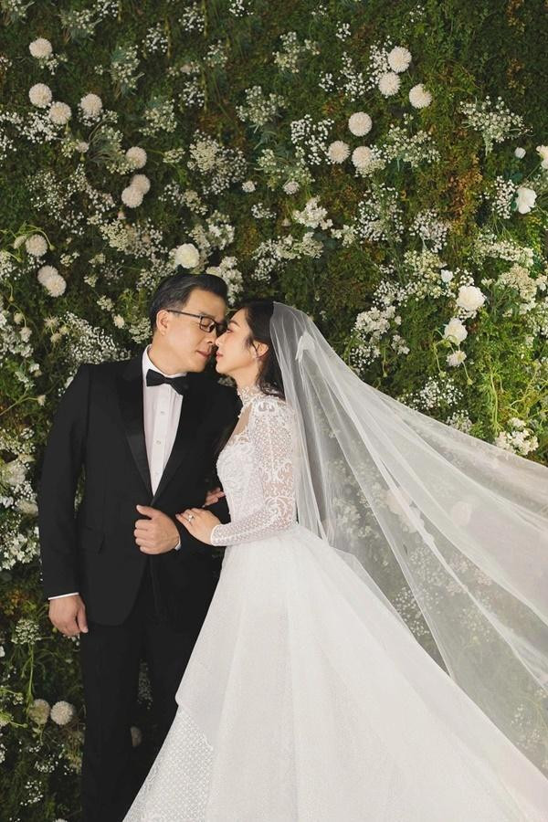 Chân dung vợ cũ 'vua cá Koi' vừa kết hôn với Hà Thanh Xuân Chan dung vo cu 'vua ca Koi' vua ket hon voi Ha Thanh Xuan