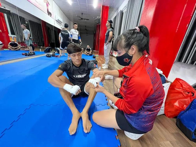Mối tình "độc cô cầu bại" Nguyễn Trần Duy Nhất và vợ lớn tuổi - Hình 5 Moi tinh