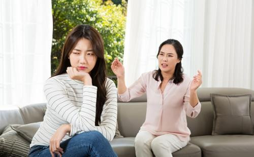 Nàng dâu "sốc" khi phát hiện cách mẹ chồng dạy con trai - Hình 2 Nang dau