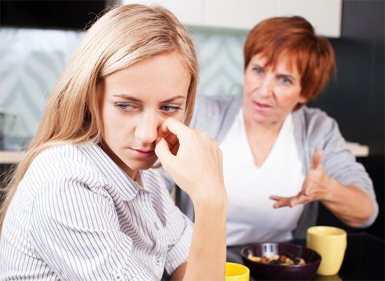 Nàng dâu "sốc" khi phát hiện cách mẹ chồng dạy con trai Nang dau