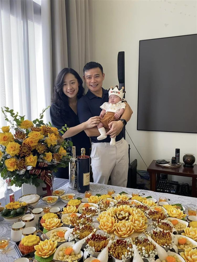 Lấy vợ kém 16 tuổi, triệu phú công nghệ 'sấp mặt' giảm cân - Hình 13 Lay vo kem 16 tuoi, trieu phu cong nghe 'sap mat' giam can-Hinh-13
