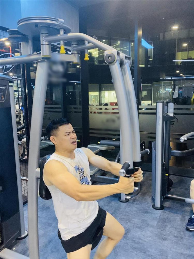 Lấy vợ kém 16 tuổi, triệu phú công nghệ 'sấp mặt' giảm cân - Hình 3 Lay vo kem 16 tuoi, trieu phu cong nghe 'sap mat' giam can-Hinh-3