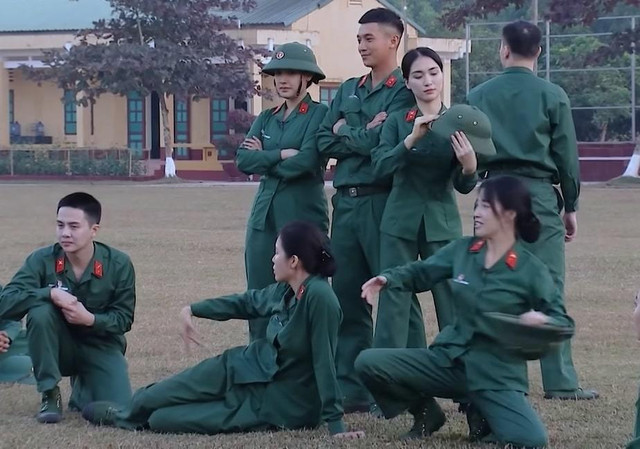 Soái ca quân nhân gây náo loạn 'Sao Nhập Ngũ' - Hình 2 Soai ca quan nhan gay nao loan 'Sao Nhap Ngu'-Hinh-2