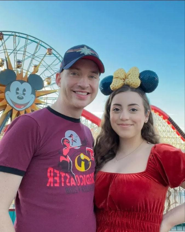 Đi chơi Disneyland, cô gái vô tình tìm được "hoàng tử" đời mình Di choi Disneyland, co gai vo tinh tim duoc