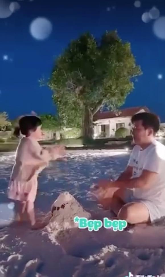 Trường Giang khoe khoảnh khắc "cưng xỉu" của con gái khi chơi cùng - Hình 2 Truong Giang khoe khoanh khac