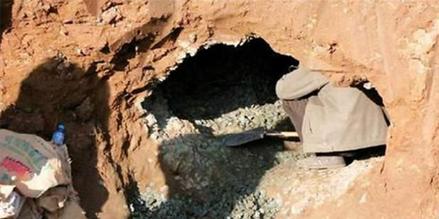 Đào móng xây nhà thấy có điều bất thường, tất cả choáng váng Dao mong xay nha thay co dieu bat thuong, tat ca choang vang