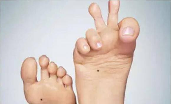 Phụ nữ nếu có 4 nốt ruồi này vượng phu ích tử - Hình 2 Phu nu neu co 4 not ruoi nay vuong phu ich tu-Hinh-2