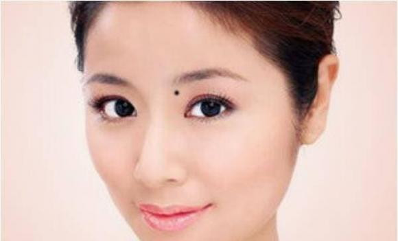 Phụ nữ nếu có 4 nốt ruồi này vượng phu ích tử Phu nu neu co 4 not ruoi nay vuong phu ich tu