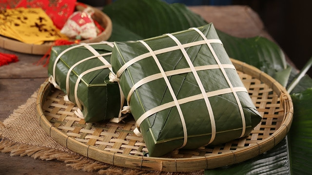 Bánh chưng nhân cá kho kì lạ nhất Việt Nam Banh chung nhan ca kho ki la nhat Viet Nam