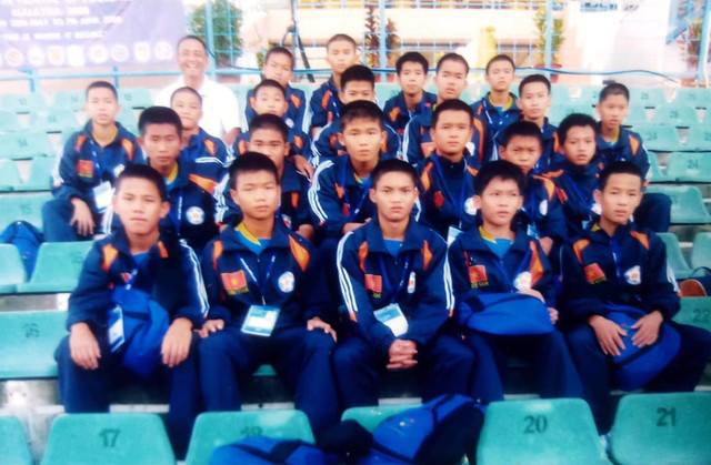 "Thần đồng bóng đá" Việt Nam giải nghệ tuổi 27, đi bán quần áo - Hình 3 "Thần đồng bóng đá" Việt Nam giải nghệ tuổi 27, đi bán quần áo ảnh 3