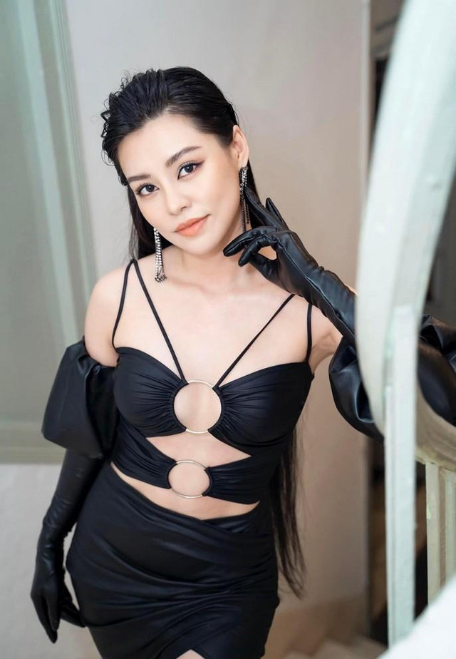 Vẻ gợi cảm của Bùi Lan Hương đóng Khánh Ly trong "Em và Trịnh" - Hình 8 Ve goi cam cua Bui Lan Huong dong Khanh Ly trong