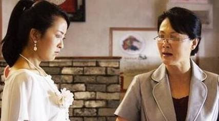 Thấy con dâu tiêu hoang, mẹ chồng thu thẻ lương và cái kết - Hình 3 Thay con dau tieu hoang, me chong thu the luong va cai ket-Hinh-3