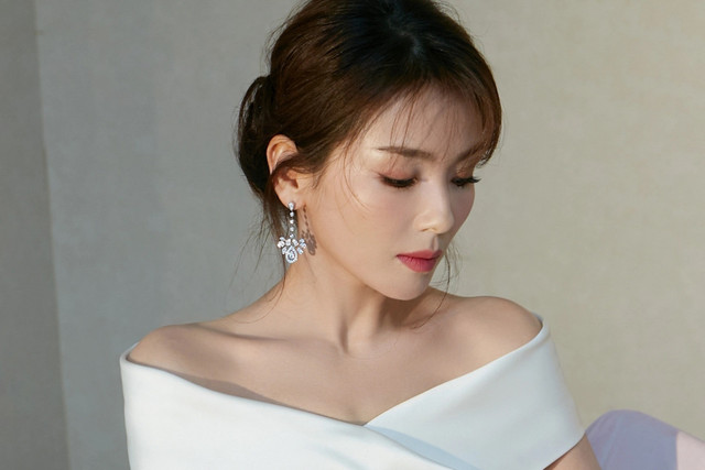 Nữ diễn viên bẽ bàng vì lấy chồng giàu - Hình 15 Nu dien vien be bang vi lay chong giau-Hinh-15