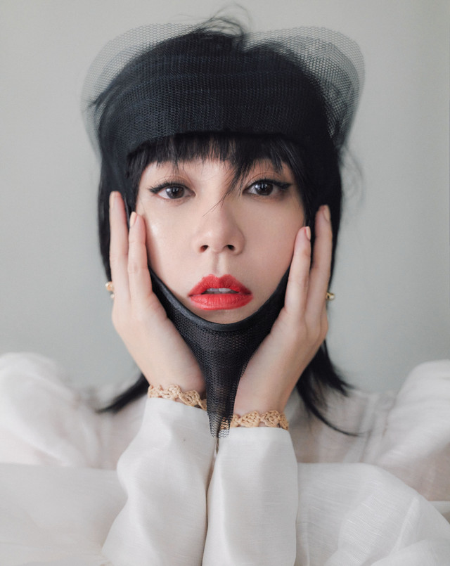 Nữ diễn viên bẽ bàng vì lấy chồng giàu - Hình 11 Nu dien vien be bang vi lay chong giau-Hinh-11