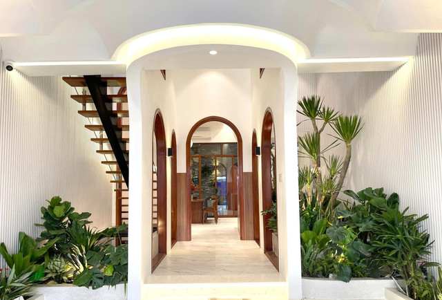 Nhà phố nghệ thuật đầy say đắm, trần như dải lụa uốn quanh ảnh 3 Nhà phố nghệ thuật đầy say đắm, trần như dải lụa uốn quanh ảnh 3