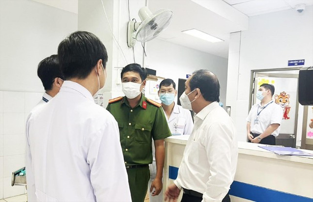 Bác sĩ bị người nhà bệnh nhân hành hung: Cần xử thật nghiêm Bac si bi nguoi nha benh nhan hanh hung: Can xu that nghiem