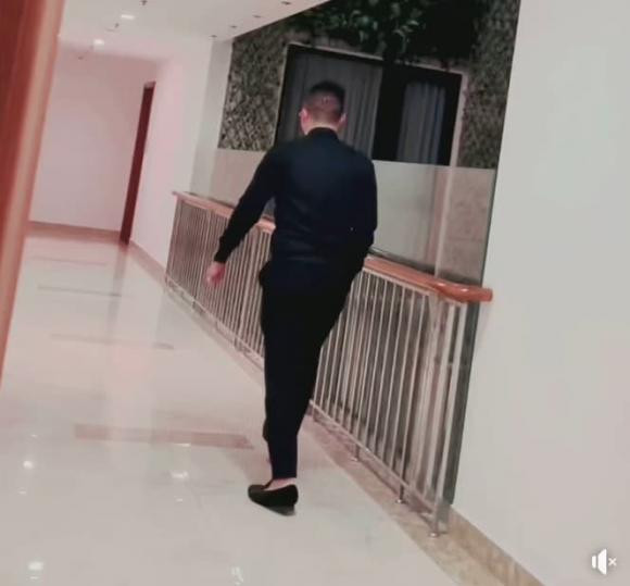 Lương Thu Trang nhiễm Covid-19, người đàn ông tiếp tế được quan tâm - Hình 4 Luong Thu Trang nhiem Covid-19, nguoi dan ong tiep te duoc quan tam-Hinh-4