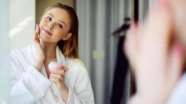 Mách bạn mẹo chữa cháy nắng hiệu quả - Hình 2 Mach ban meo chua chay nang hieu qua-Hinh-2
