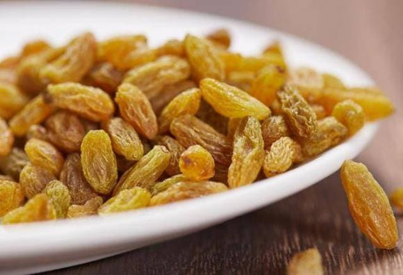 Lợi ích của việc nhai một vài 'hạt' nho khô trước khi đi ngủ Loi ich cua viec nhai mot vai 'hat' nho kho truoc khi di ngu