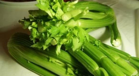 Cần tây kết hợp với thứ này có thể trở thành "độc dược" - Hình 3 Can tay ket hop voi thu nay co the tro thanh